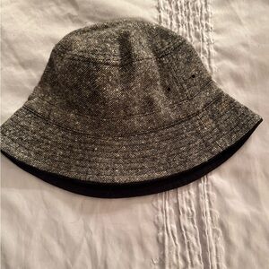 GAP Textured Black and Gray Bucket Hat